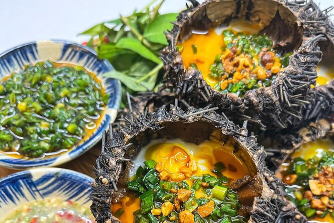 Da Nang by Night: Seafood Dinner, Night Market and Cruise Trip - Seafood Dinner Experience
