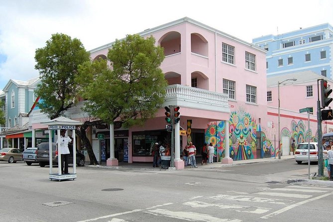 Dilly Dally Walking Tour of Nassau Attractions - Exploring Fort Fincastle