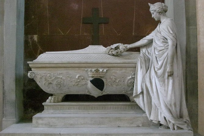 Discover the Art and History of Santa Croce Basilica in Florence - Giottos Stunning Frescoes
