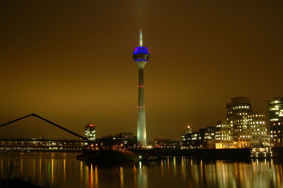 Düsseldorf: Private Christmas Market Tour - Market Features