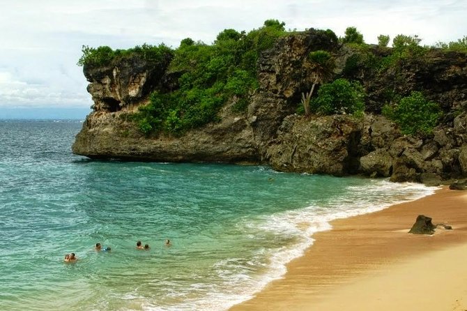 East Bali Tour: Lempuyang Temple - Gate of Heaven, Tirta Gangga, Virgin Beach - Discovering Tirta Gangga