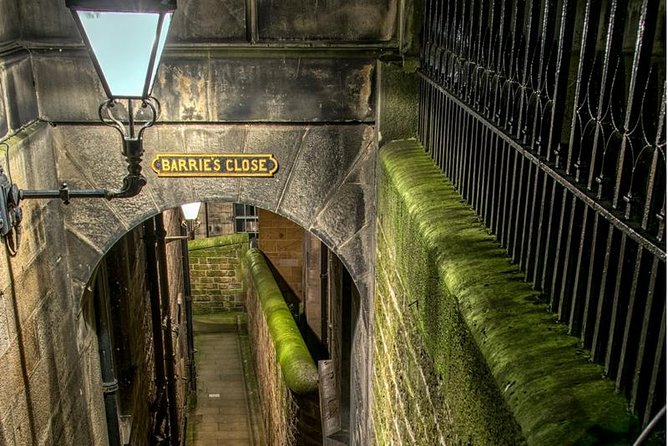 Edinburgh 2 Hour Nighttime Ghost Tour Italian Tour Guide - Tour Highlights and Features