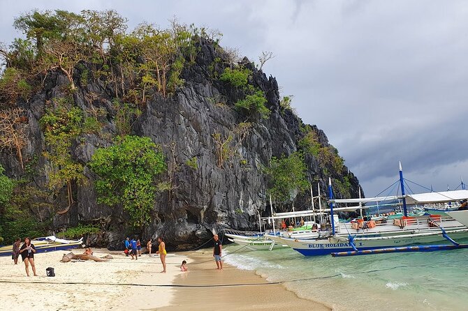 El Nido Island Hopping Tour a With Lunch - Exploration Highlights