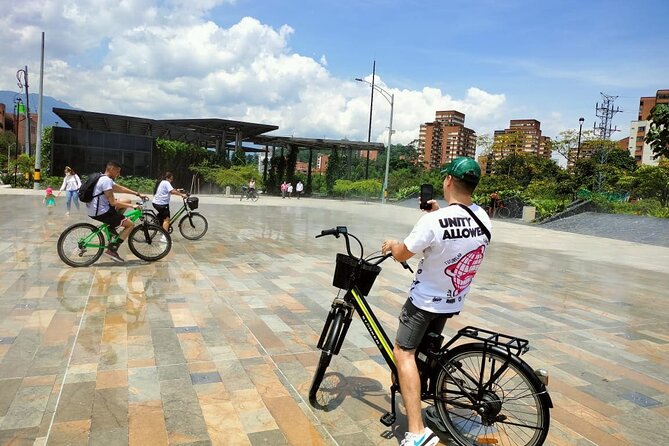 Electric Bike City Tour Medellin, Viewpoints, Local Snacks and Drink Tastings - Drink Tastings Experience