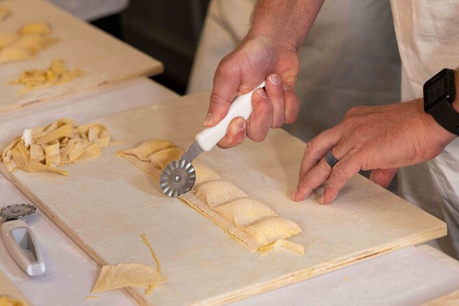 Fettuccine Ravioli and Tiramisu Masterclass in Rome - Group Size and Accessibility