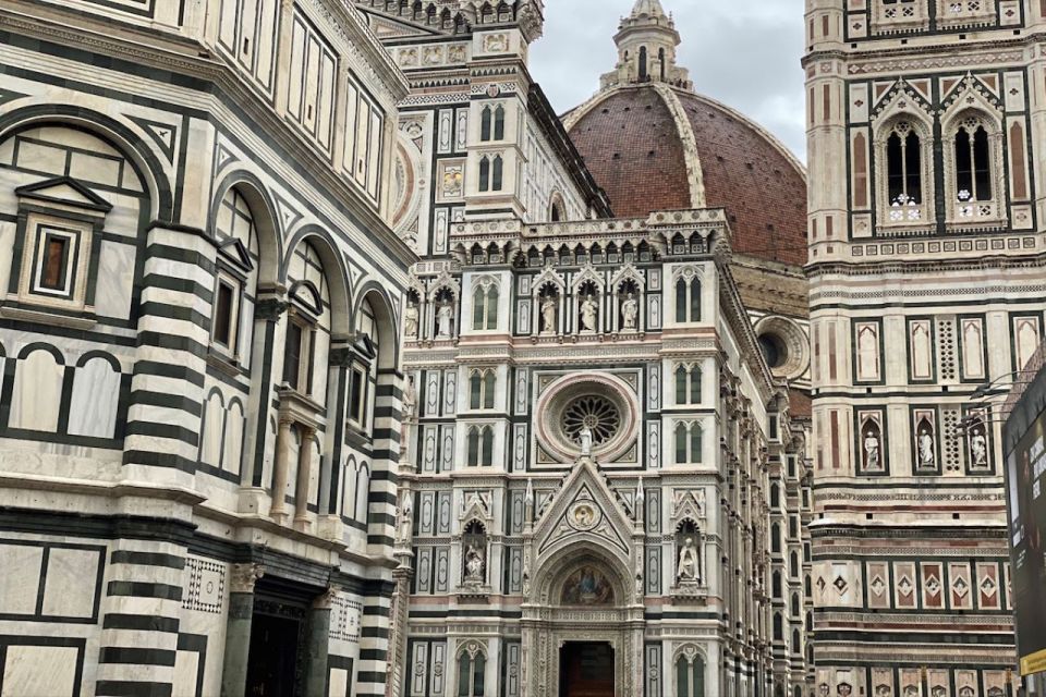 Florence: Women of Florence Private Walking Tour - Piazza Della Signoria and Palazzo Vecchio