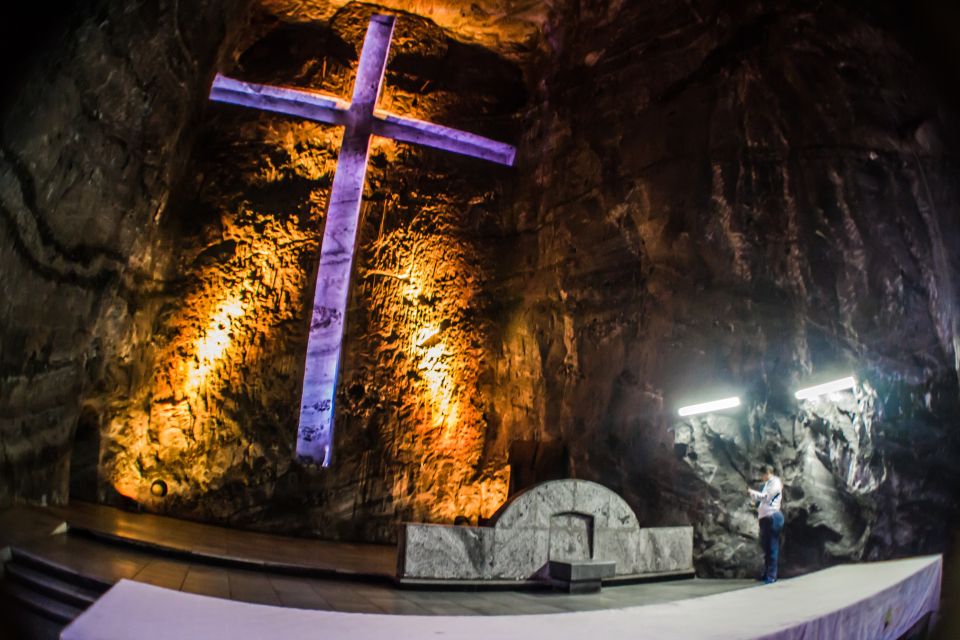 From Bogotá: Zipaquirá Salt Cathedral Guided Tour - Visiting the Salt Cathedral