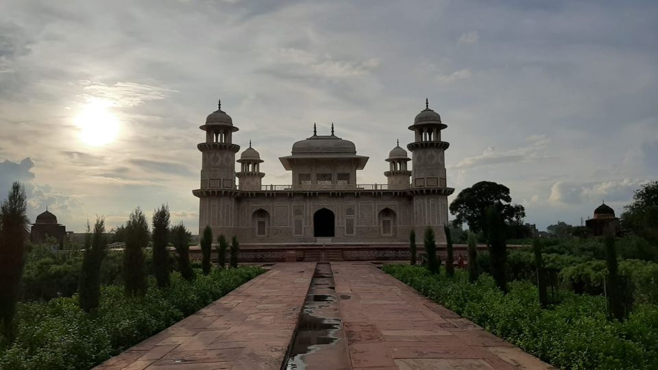 From Delhi : Taj Mahal Agra Tour by Luxury Car With 5* Lunch - Detailed Itinerary