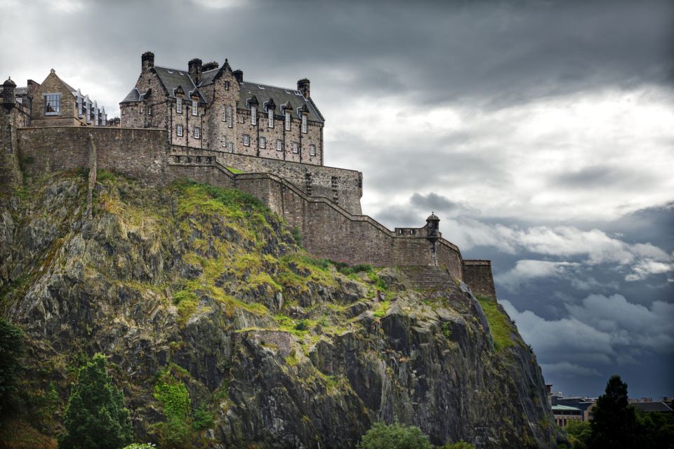 From London: Day Trip to Edinburgh by Rail With Castle Entry - Exploring Edinburgh