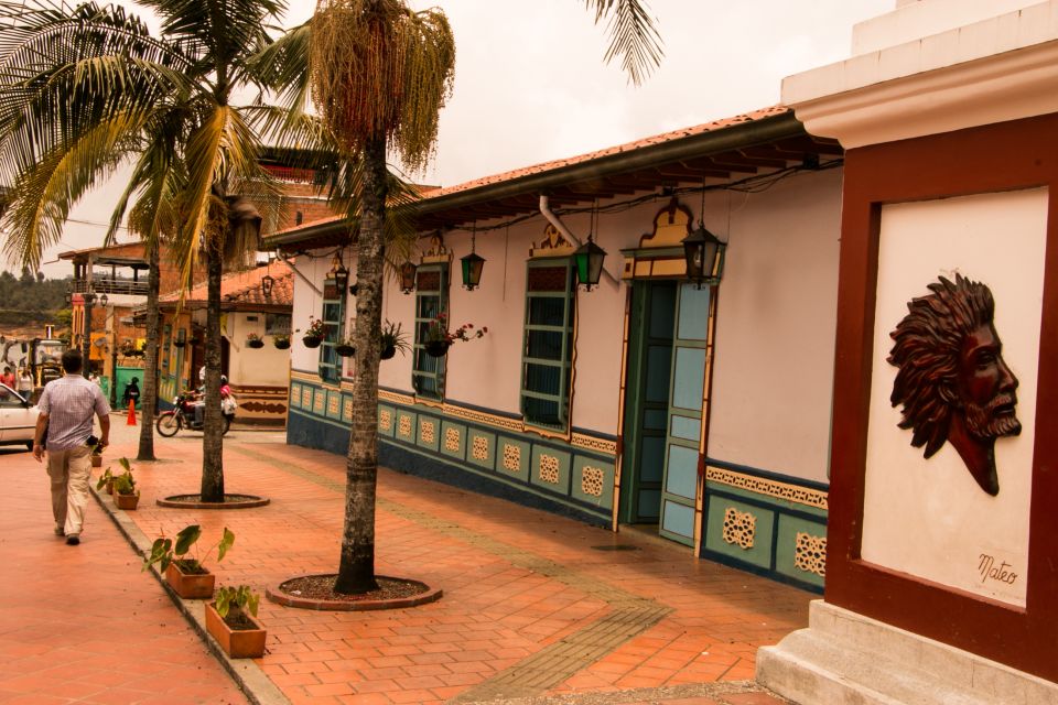 From Medellín: Guatapé and El Peñol Guided Tour - Scenic Views at the Summit