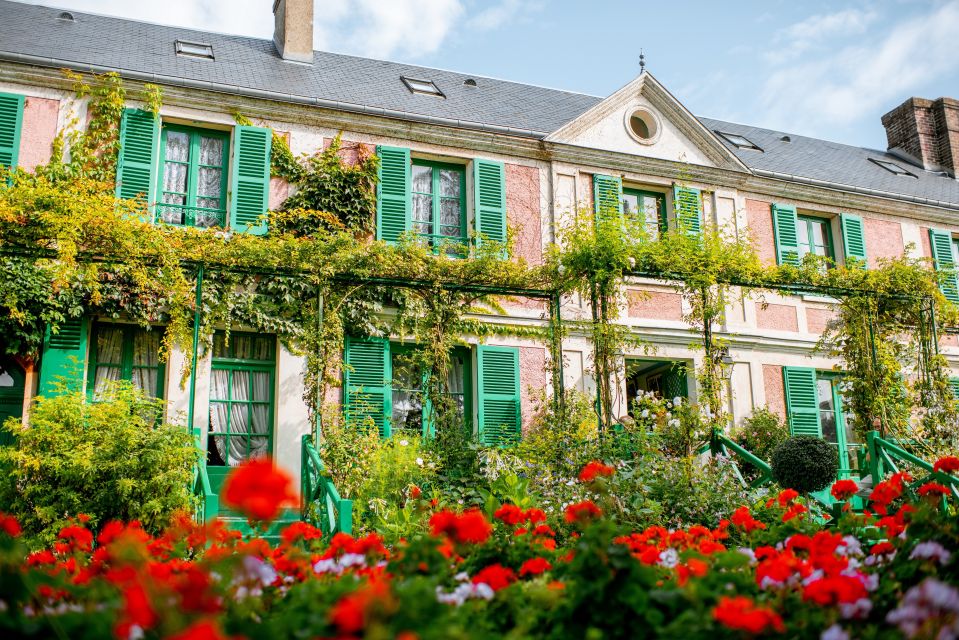 From Paris: Giverny and Versailles Palace Guided Day Trip - Highlights of the Trip