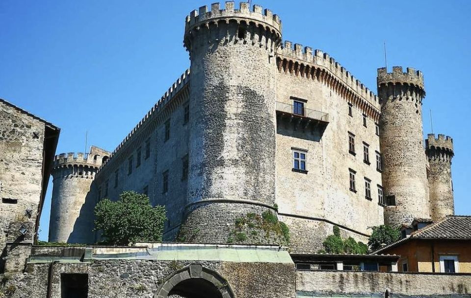 From Rome:Private Day Trip to Bracciano, Caprarola & Viterbo - Language Options