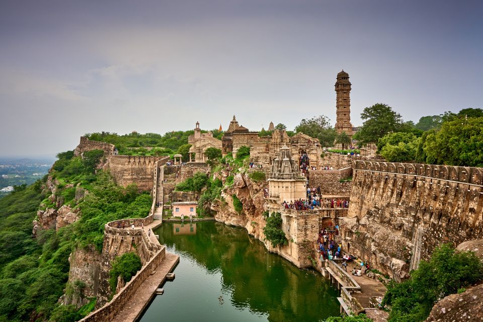 From Udaipur: Private Day Trip to Chittorgarh Fort - Chittorgarh Fort Highlights