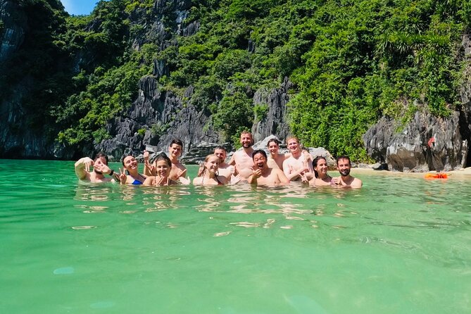 Full Day Boat Tour in Halong Bay, Cat Ba Archipelago & Lan Ha Bay - Maximum Group Size