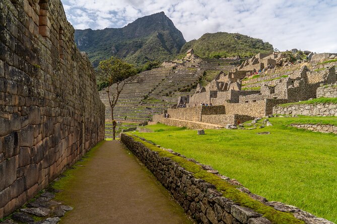 Full Day Guided Tour to Machu Picchu Transportation Included - What to Bring