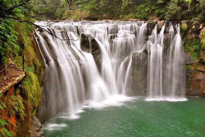 Full-Day Tour in Shifen, Jiufen and Yehliu of Taipei - Discovering the Majestic Shifen Waterfall