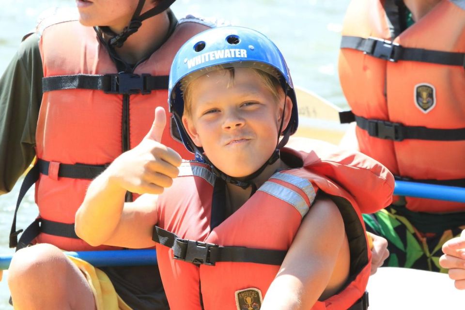 Gardiner: Scenic Raft Float on the Yellowstone River - Navigating the Yellowstone River