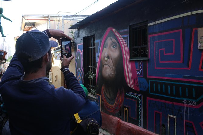 Graffiti Tour in La Candelaria Bogotá With Transportation - Highlights of the Experience