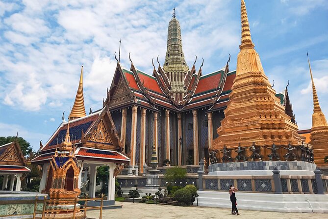 Grand Palace & Wat Phra Kaew Must-visit Guided Walking Tour - Tips for Travelers