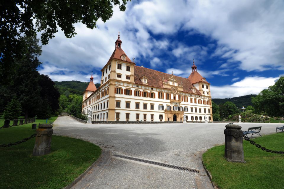 Graz: Private Old Town Highlights Bike Tour - Unique Experience With a Guide