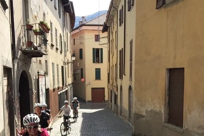 Group Bike Tour: Onno & Ghisallino (E-Bikes and Road Bikes) - Guided Tour Experience