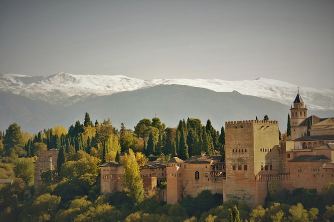 Guided Tour of Albaiçín, Sacromonte and Viewpoints - Exploring Albaicin