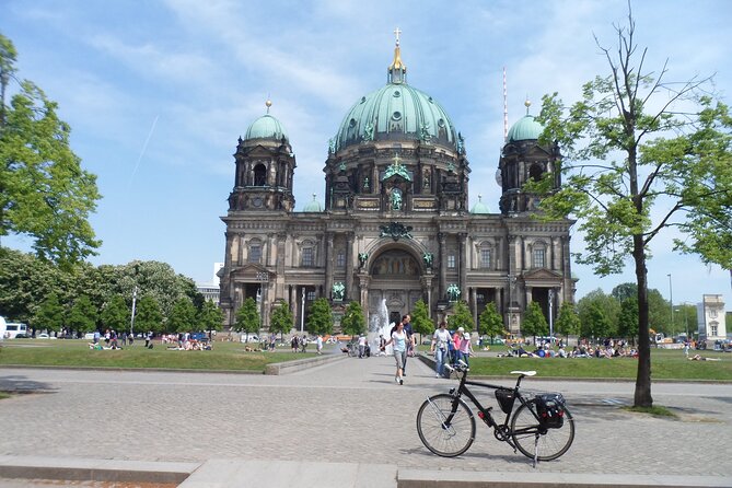 Half-Day Guided Bike Tour of Central Berlins Highlights - Experienced Local Guide