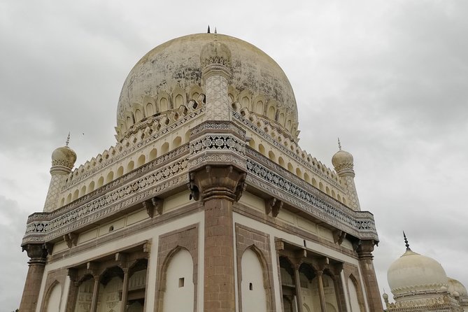 Half Day Hyderabad Tour to Golkonda Fort & Qutub Shahi Tombs in Private Car - Golkonda Fort Exploration