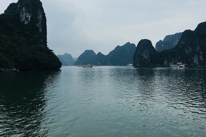 Halong Bay Cruise Tour From Hanoi With Kayak Adventure - Dining Experience Onboard