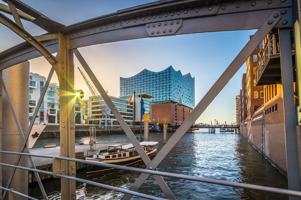 Hamburg Combi: 1,5h Evening Cruise & 2h Reeperbahn Tour - Exploring the Reeperbahn Tour