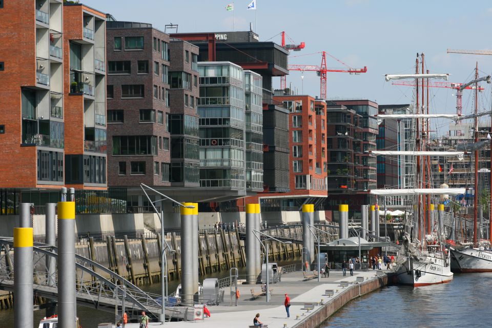 Hamburg: Guided Port Walk for Families - Tour Experience
