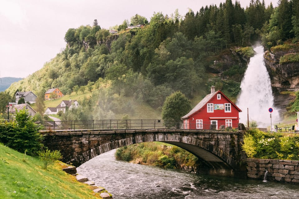 Hardangerfjord Lunch at Cider Farm, Coffee at Historic Hotel - Historic Hotel Coffee Stop