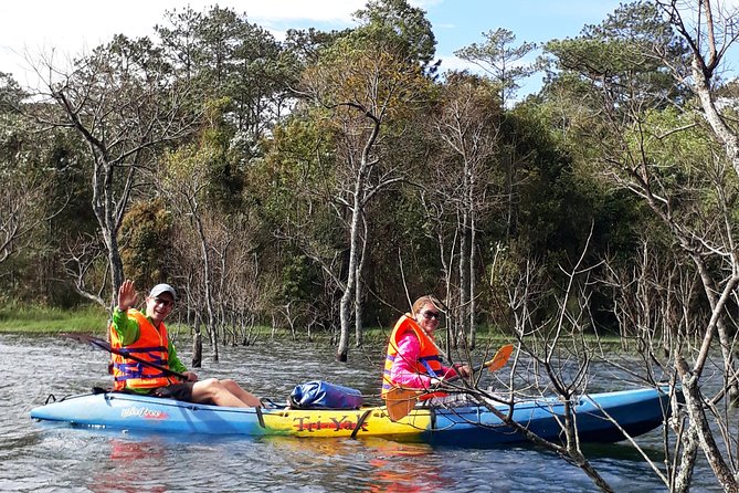 Hike and Kayak With Exploring Tuyen Lam Lake in Da Lat - Picnic Lunch by the Lake