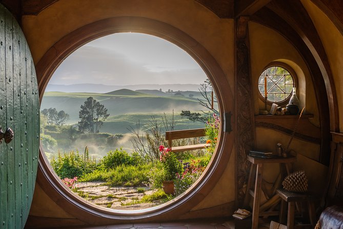 Hobbiton Movie Set& Te Puia Experience Private Tour From Auckland - Meals and Refreshments