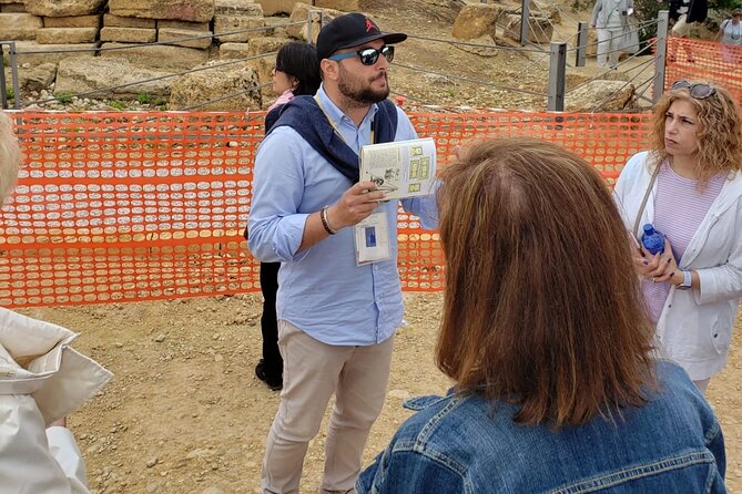 I Tour With the Archaeologist: Group Visit at Sunset to the Valley of the Temples - Accessibility Features