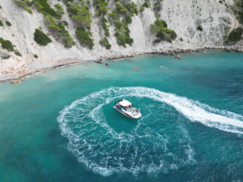 Ibiza Es Vedra: Private Boat Trip - Sunset and Drinks. - Onboard Amenities