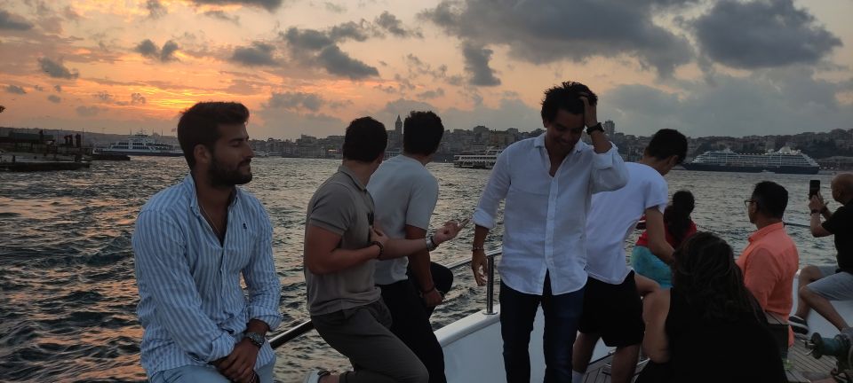 Istanbul: Bosphorus Sunset Cruise With Snacks and Drinks - Included Amenities