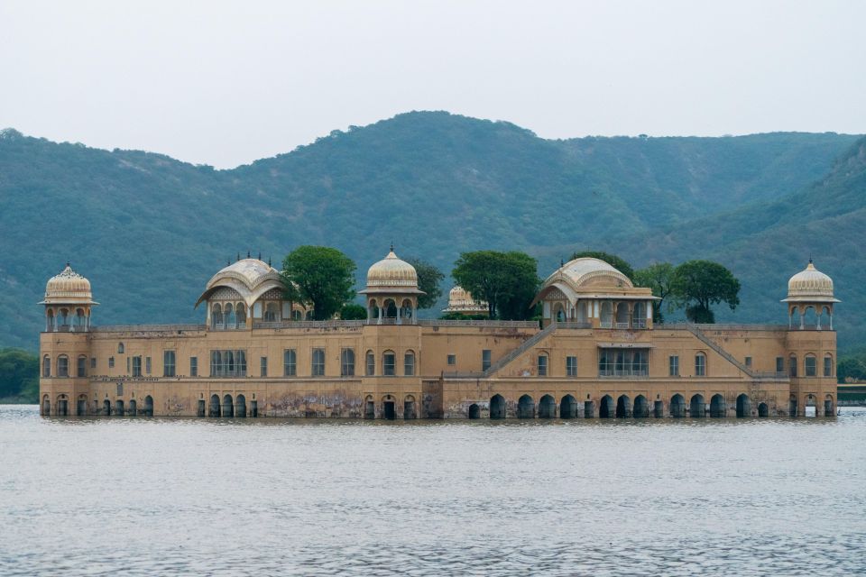 Jaipur: Private Local Shopping Tour With Transfer - Shopping Experience