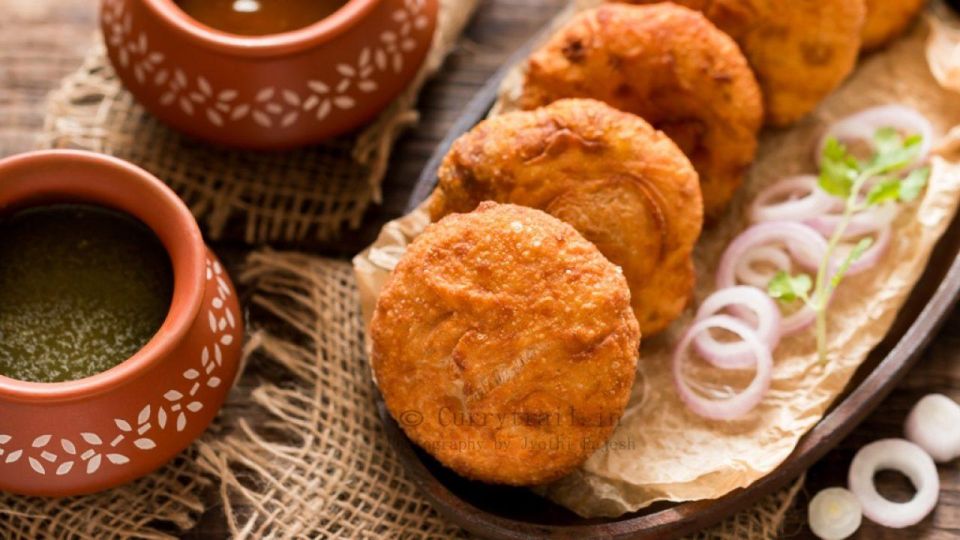 Jaipur Street Food Walking Tour With Transport and Guide - Food Experiences to Savor
