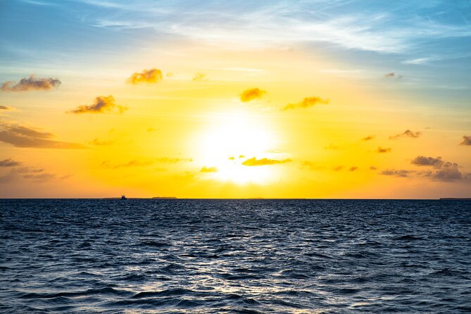 Key West Sushi Sunset Cruise With Complementary Drinks - Meeting Location and Accessibility