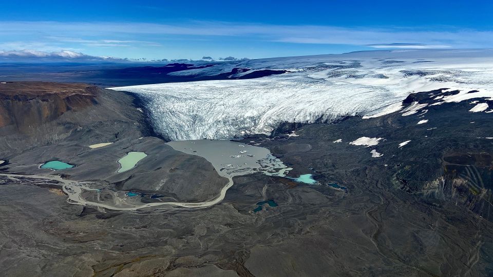 Landmarks From Above: Helicopter Tour With Geothermal Bath - Unique Aerial Experience