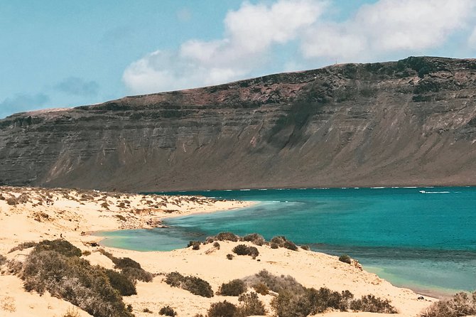 Lanzarote: La Graciosa Island Cruise With Lunch and Water Activities - Indulging in Traditional Paella Lunch