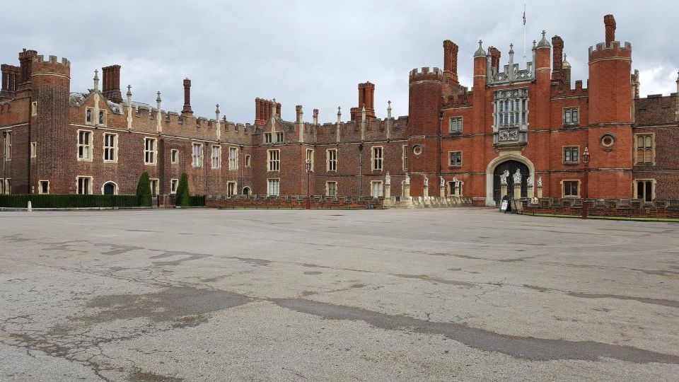 Layover Private Tour of Hampton Court Palace Fast Track Pass - Highlights of Hampton Court Palace