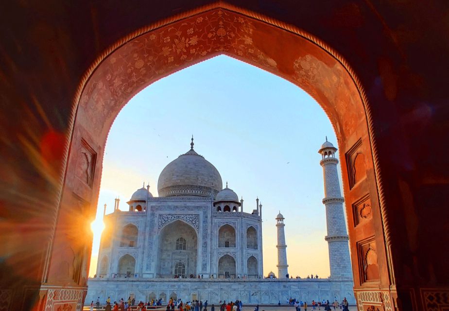 License Tour Guide in Agra- Taj Mahal - Tour Guide Qualifications