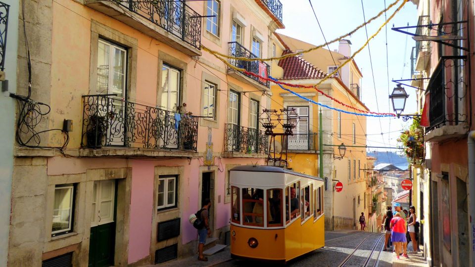 Lisbon: Outdoor Escape Game Robbery in the City - Exploring the City Center