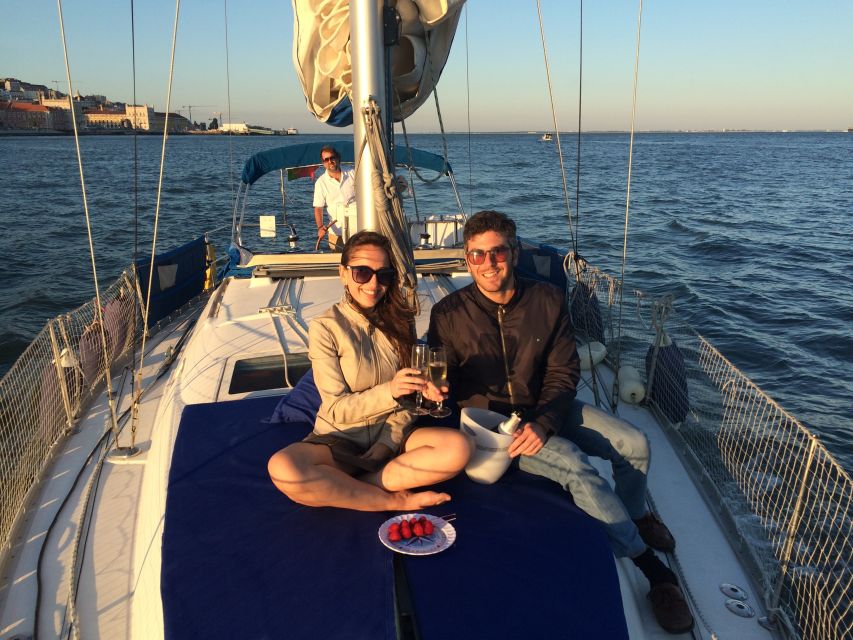 Lisbon: Private Sunset Sailing Tour With Champagne - Meeting Point