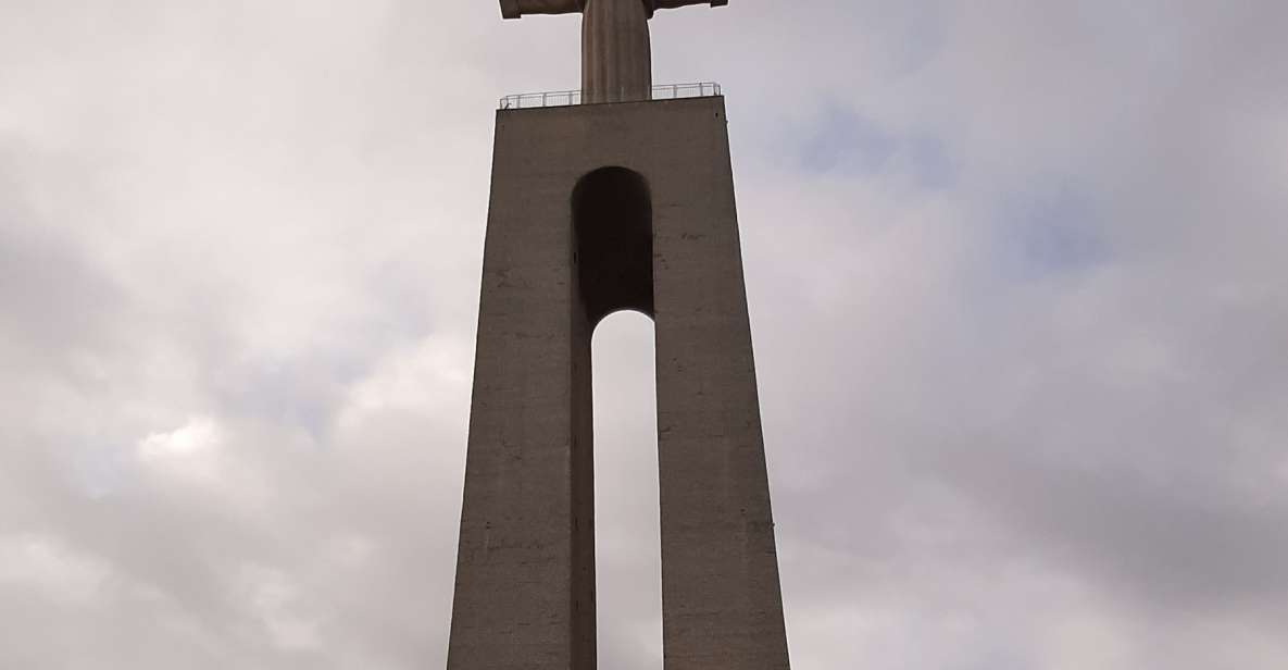 Lisbon: Private Tuk Tuk Tour Christ the King & Abril Bridge - Included in the Tour