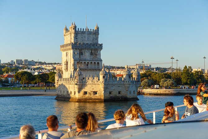 Lisbon Sunset Cruise With Wine and Snacks - Food and Beverage Offerings