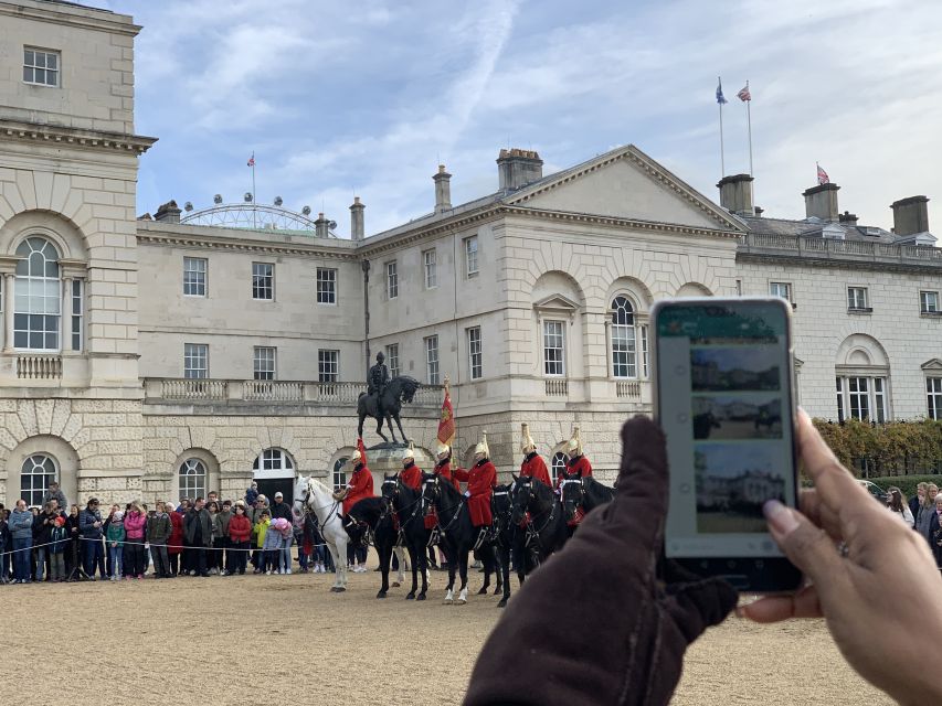 London: Changing of the Guard Private Group or Family Tour - Highlights of the Experience