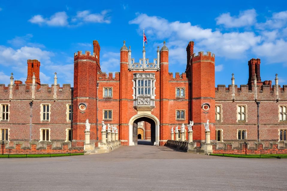 London: Hampton Court Palace Private Tour With Train Ride - Highlights of the Tour